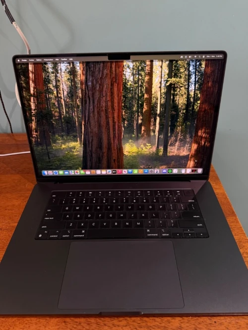 MacBook M3 Pro 2024 / 16-inch