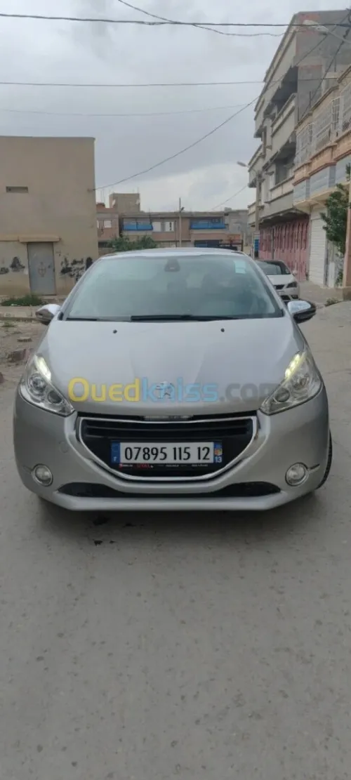 Peugeot 208 2015 Allure