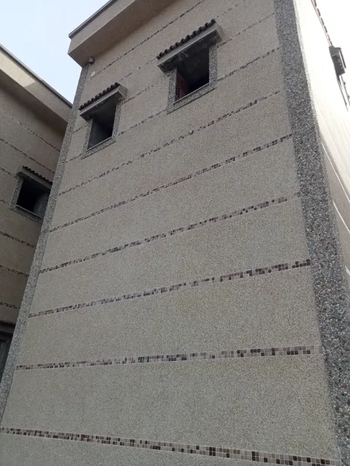 Revêtement et traitement de façade en mignonette et Grain de marbre 