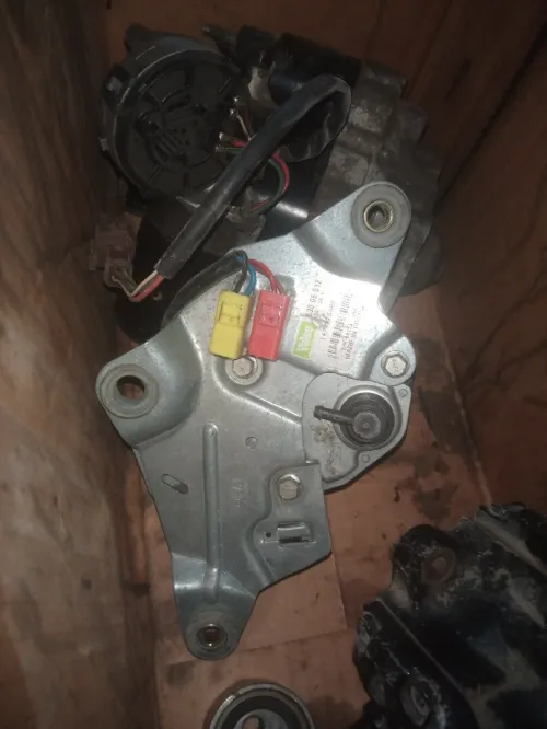 Moteur essui glace arrière 806 et Citroën évasion