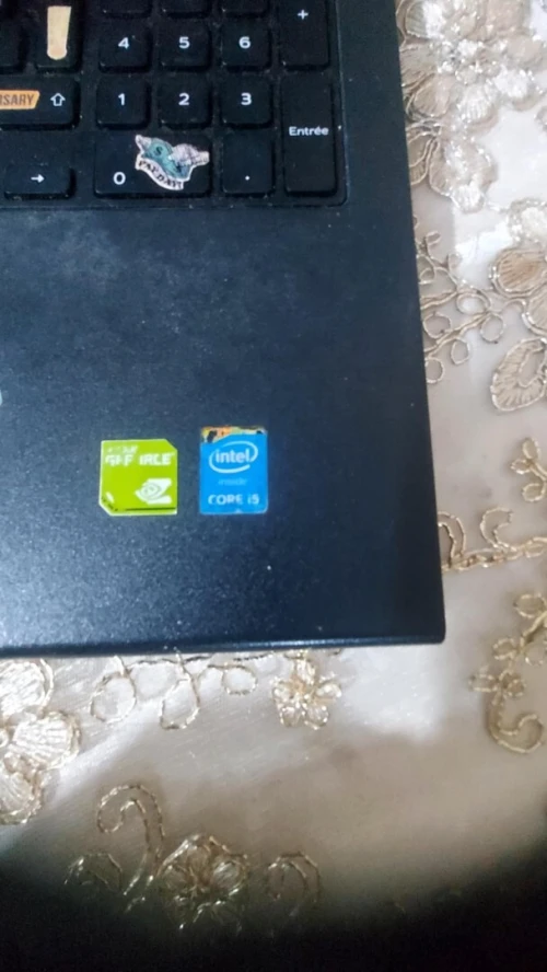 PC dell i5 5eme Gen / 04 G Ram / disque 256 SDD / écran 15 ''