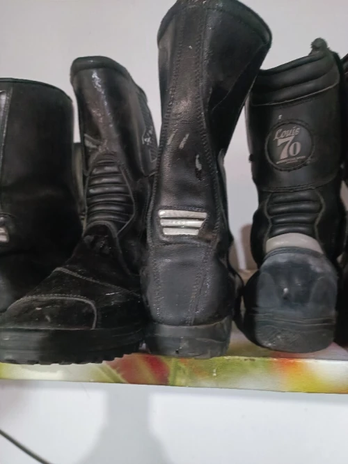 Les Boots spécial moto . Voir en bas la liste des modèles avec prix