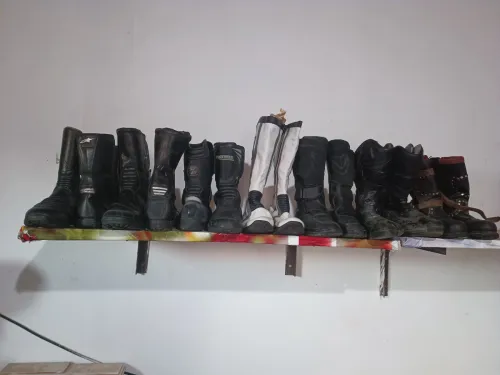 Les Boots spécial moto . Voir en bas la liste des modèles avec prix