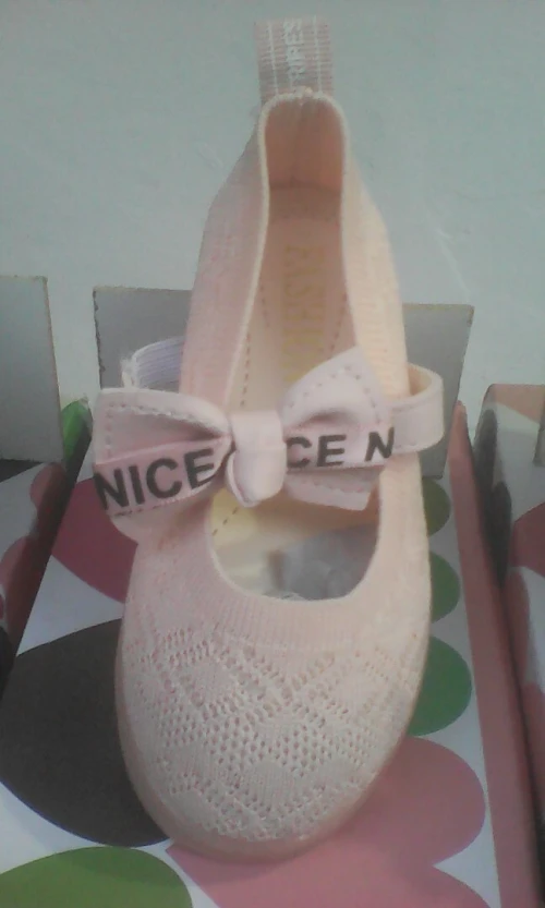 liquidation  lot chaussure enfant عيد2026 : تصفية دفعة من أحذية الأطفال