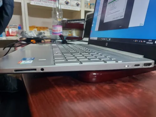 Hp laptop disque dûr nvme 512gb 8gb de ram intel i5 11th gén carte graphique iris xe intégrée
