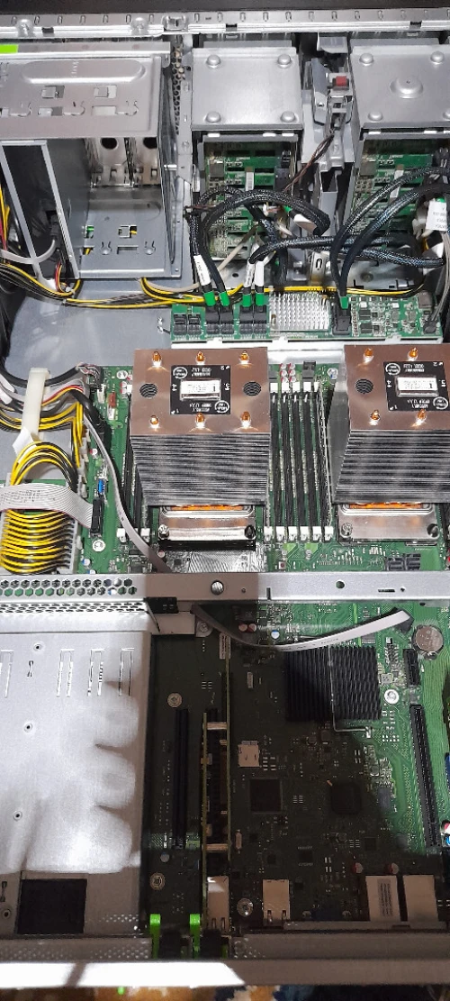 02)Fujitsu PRIMERGY TX2550M5 serveur Tower double cpu Gold 6240 36-Core 2.60GHz ram128gb ssd sas 6to