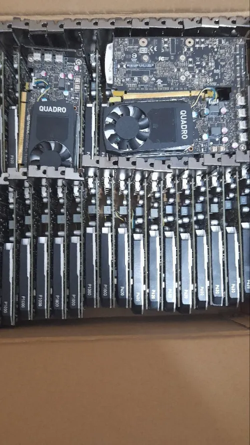 Quadro P6000 :Mémoire GPU 24 Go GDDR5X