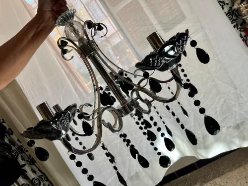 Lustre et vaisselle neuve