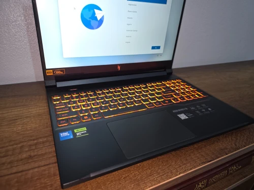 ACER NITRO V16 Core 7 240 RTX 5060 8GB