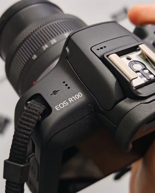Canon R100