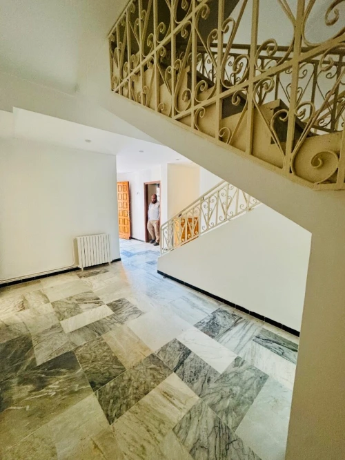 Location Appartement Niveau de villa F5 Alger Hydra