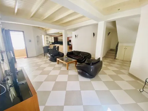 Location Appartement Niveau de villa F5 Alger Hydra