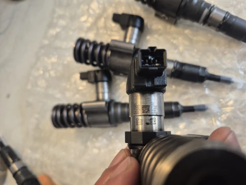 INJTCTEURS SIEMENS PASSÂT AUDI GOLF:03G130073S