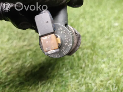 INJECTEUR  PASSAT GOLF 03L130277J