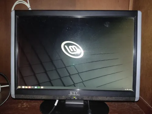 CPU i3 M 370, RAM 4G DDR3, HDD 80G, Ecran 20", OS Linux Mint