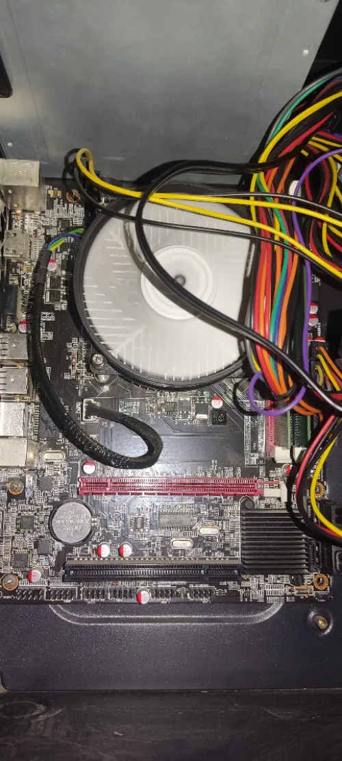 CPU i3 M 370, RAM 4G DDR3, HDD 80G, Ecran 20", OS Linux Mint