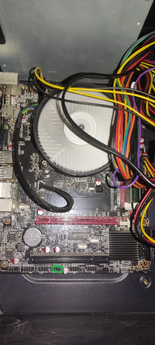 CPU i3 M 370, RAM 4G DDR3, HDD 80G, Ecran 20", OS Linux Mint