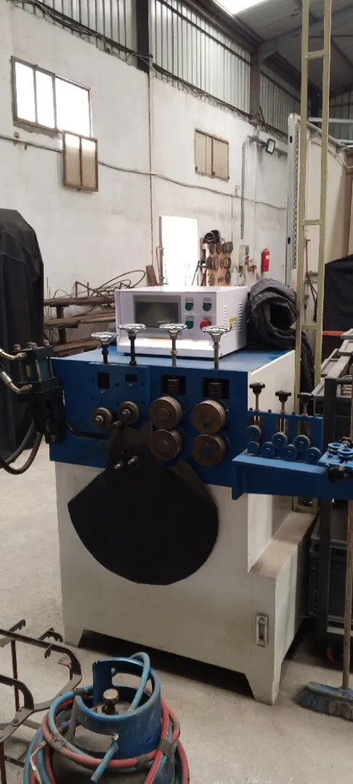 Equipement d'atelier semi-neuf avec guidage de production.