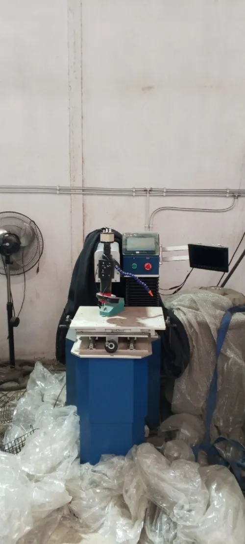 Equipement d'atelier semi-neuf avec guidage de production.