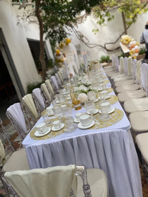 Location vaisselle café dîner 