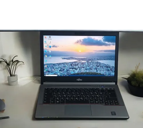 Fujitsu Life book e744 i5 4 ème 8/256gb ssd marche intacte état 9/10 avec chargeur