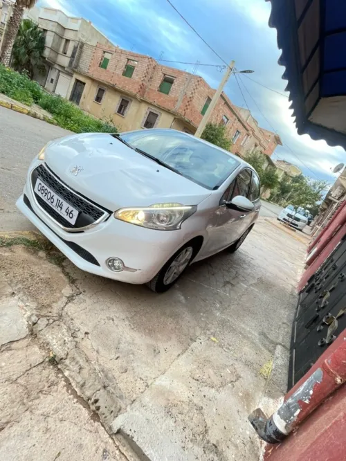 Peugeot 208 2014 Silver Line