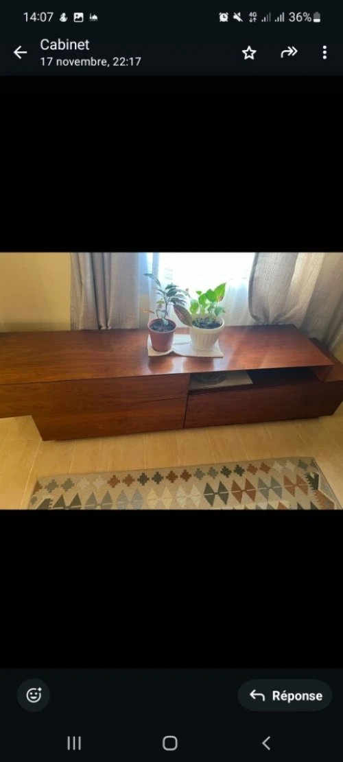 Table télé( hêtre ) avec trois tiroirs