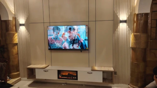 TABLES TV sur misure