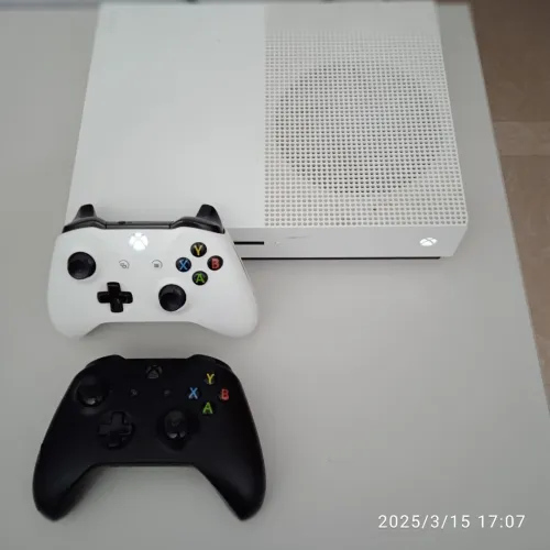 Xbox one s edition white 1 To + 1 manette 