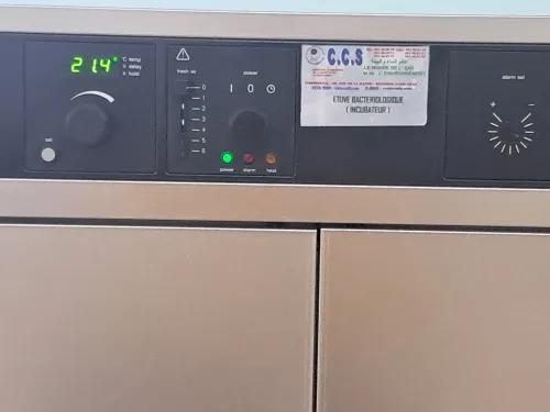 étuve bactériologique ( incubateur )