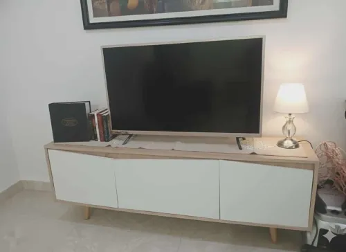 table tv neuf et table de base