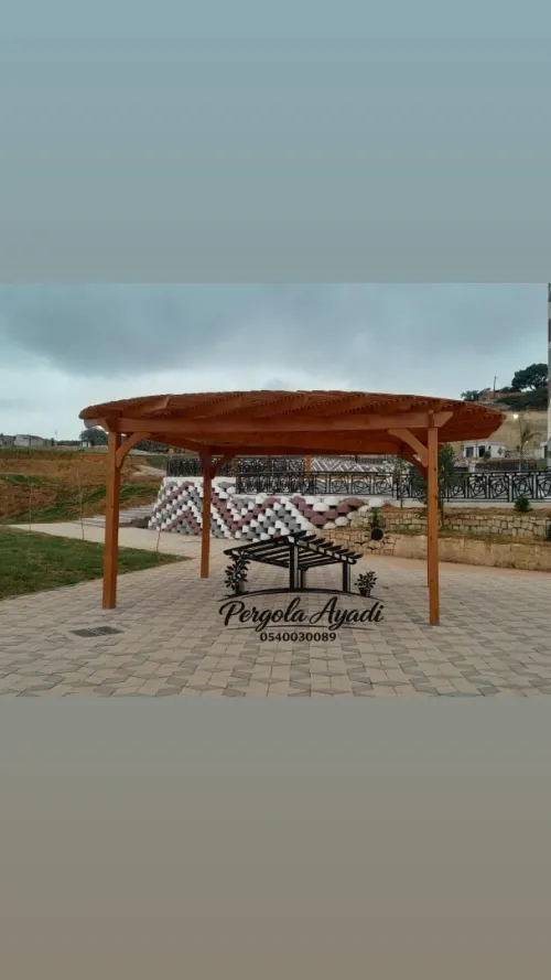 Pergola en bois rouge