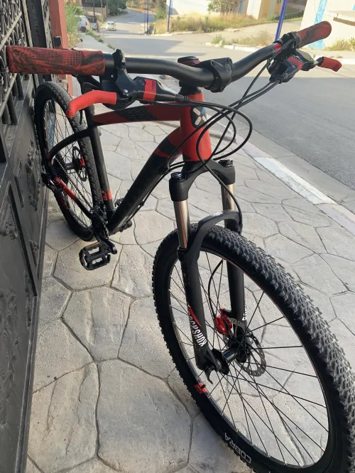 Vélo B-twin rockrider 560