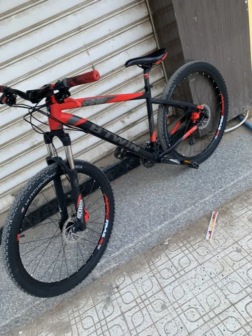 Vélo B-twin rockrider 560