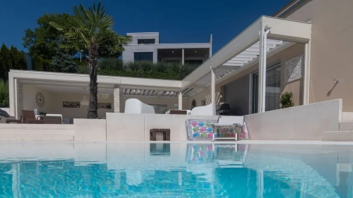   PERGOLA BIOCLIMATIQUE EN ALUMINIUM  MOTORISE