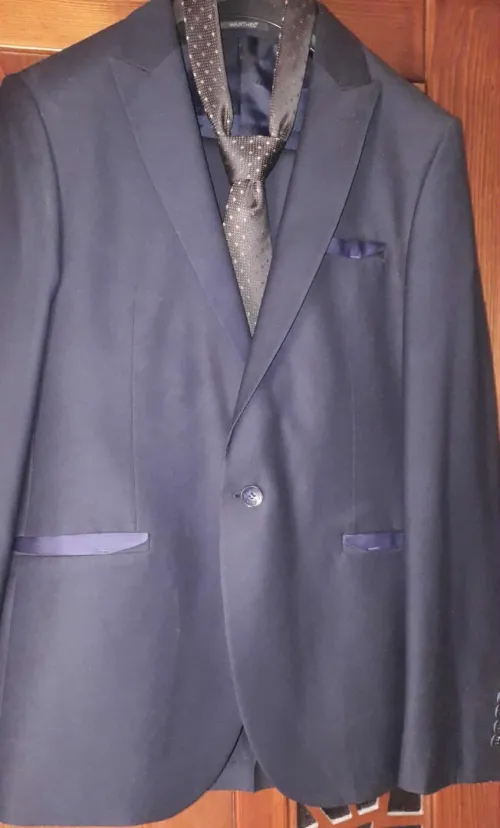Costume homme 3 pieces (veste /pantalon/ cravate)