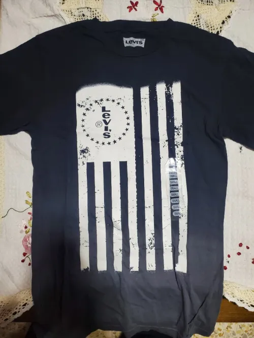 Des vetements Originaux venu des USA ( PUMA, ADIDAS, UNDER ARMOR, LEVI'S...)