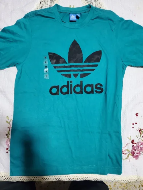 Des vetements Originaux venu des USA ( PUMA, ADIDAS, UNDER ARMOR, LEVI'S...)