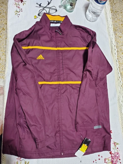 Des vetements Originaux venu des USA ( PUMA, ADIDAS, UNDER ARMOR, LEVI'S...)