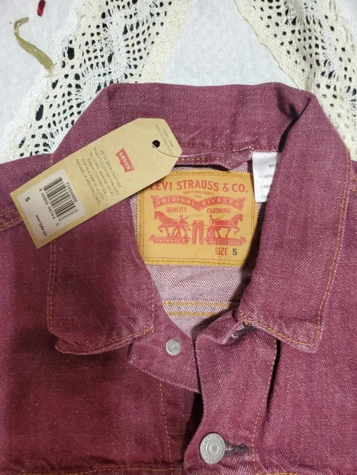 Des vetements Originaux venu des USA ( PUMA, ADIDAS, UNDER ARMOR, LEVI'S...)