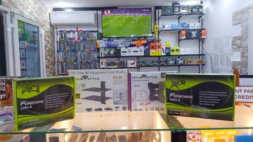 Support TV mural pivotant 15 Pouces - 55 pouces Mohammadia en face le magasin printemps 