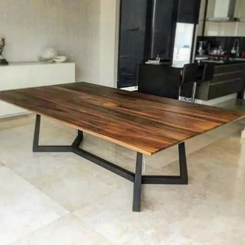 Table modern irrégulière 