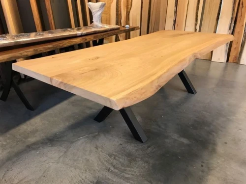 Table modern irrégulière 