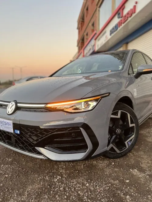 Volkswagen Golf 8.5 R line gris narso 2025 