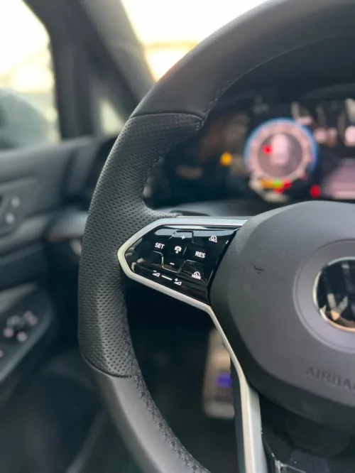 Volkswagen Golf 8.5 R line gris narso 2025 