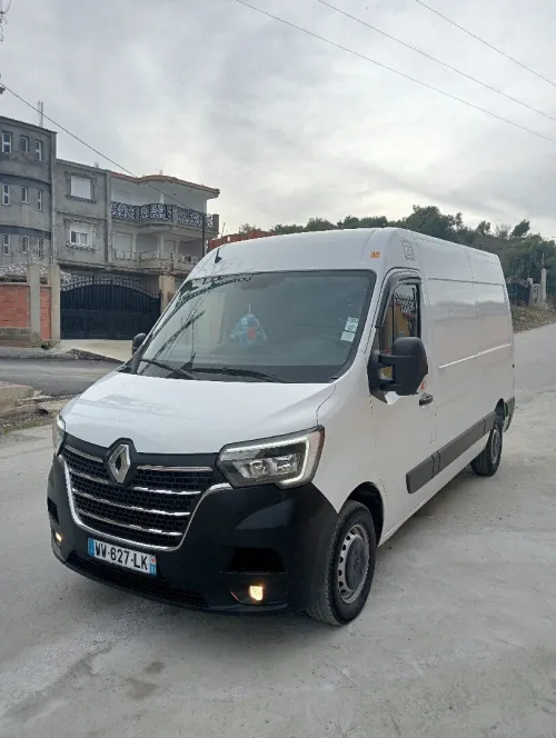 Renault Master 2022 2 pano