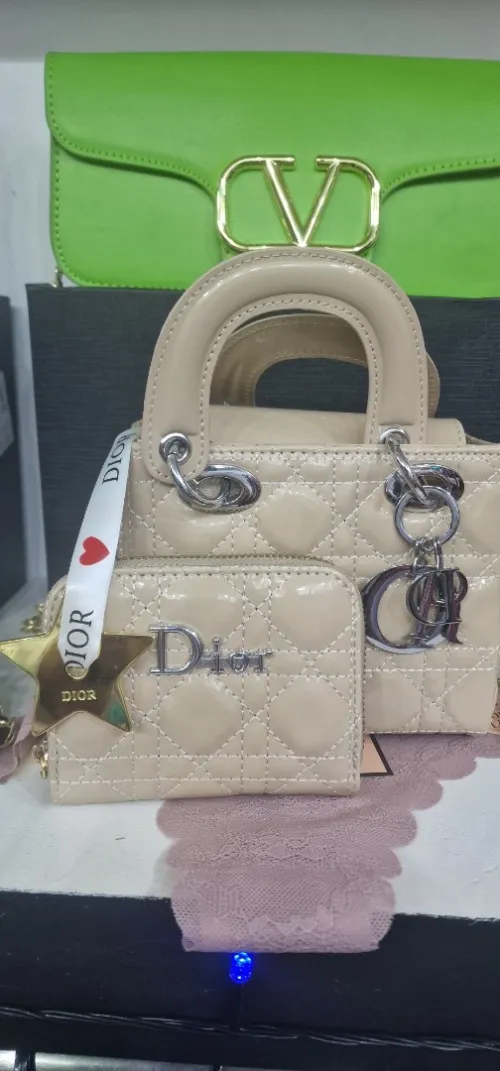 Prada chanelle Gutti Valentino hermes luis vitton