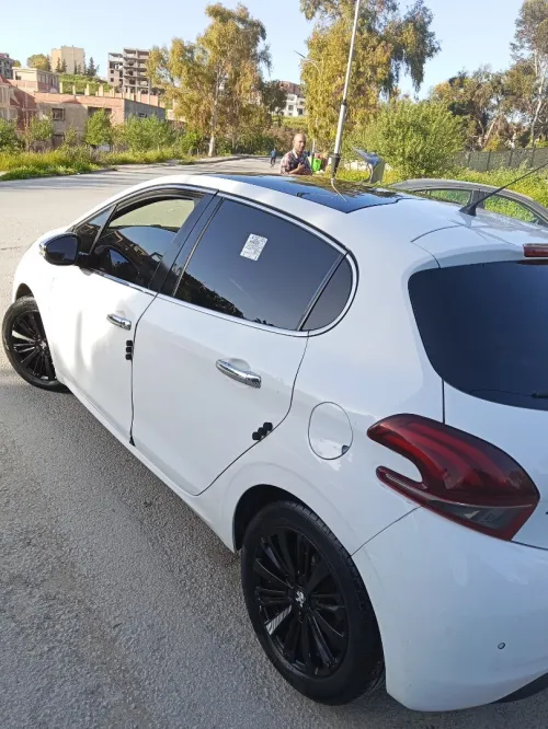 Peugeot 208 2015 Allure Facelift