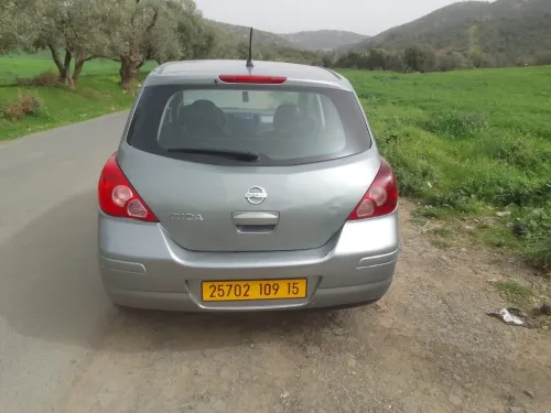 Nissan Tiida 4 portes 2009 