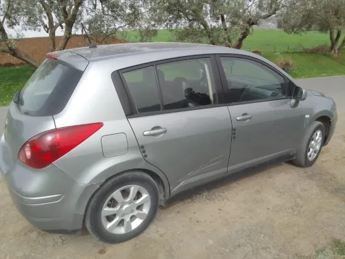 Nissan Tiida 4 portes 2009 